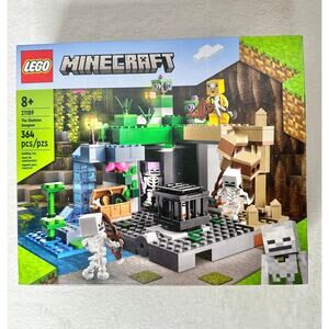 LEGO 21189 Minecraft The Skeleton Dungeon 364 piece set Complete Set